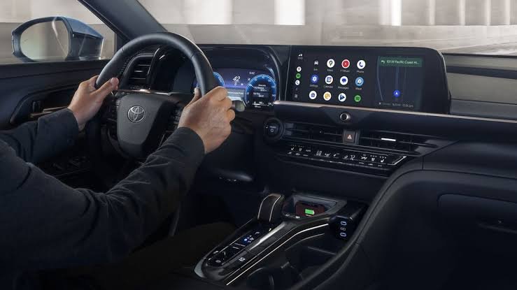 Toyota-Crown-2027-futur Toyota Crown 2027 Review: New Hybrid System, Features, Price, and Fuel Economy Explained